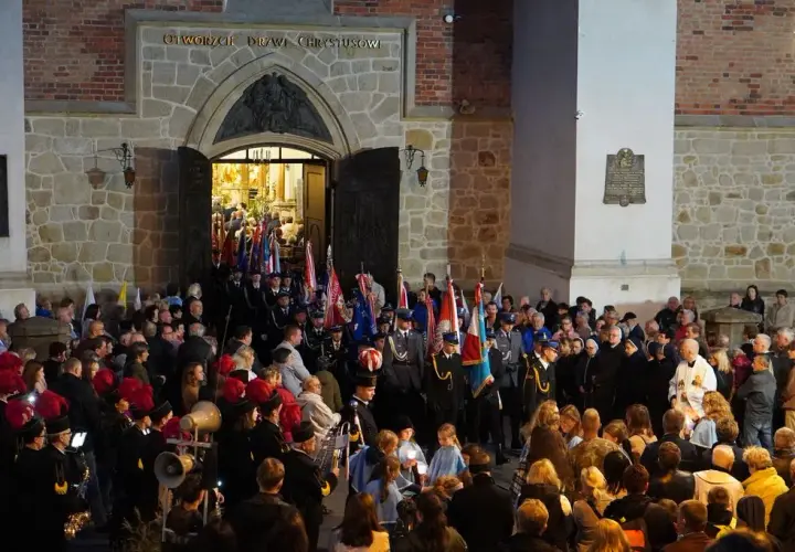 Ile trwa msza odpustowa? Zaskakujące różnice w czasie trwania