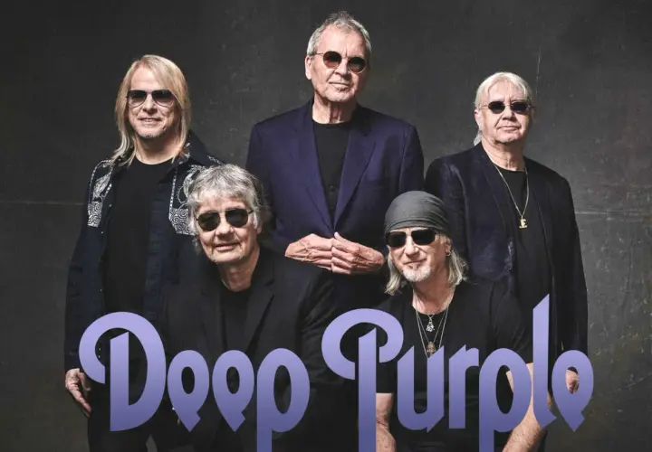 Skład Deep Purple: Ian Gillan, Roger Glover, Ian Paice, Simon McBride i Don Airey pozują do zdjęcia.