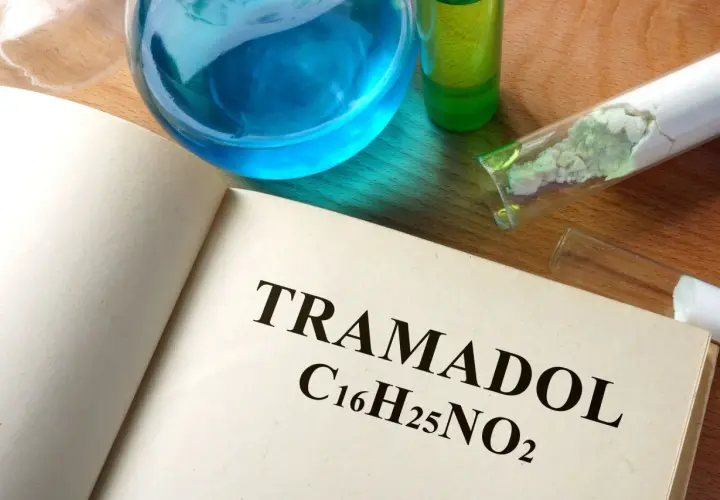 Skutki uboczne tramalu: co powinieneś wiedzieć o bezpieczeństwie leku
