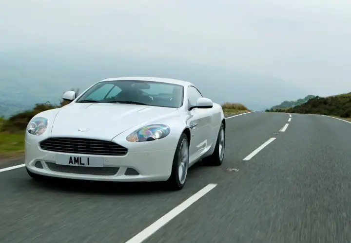 Aston Martin: Cena, akcyza, serwis. Czy stać Cię na marzenie?