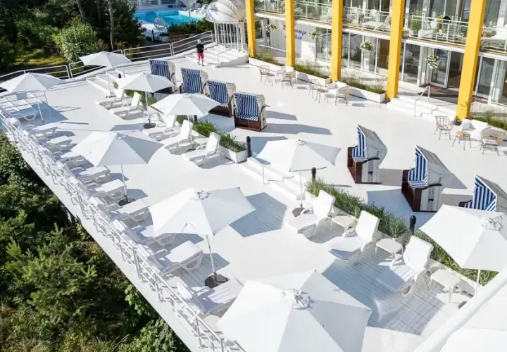 Hotel Bryza – ile ma lat i jak zmieniał się przez lata?