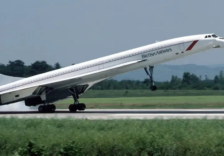 Concorde British Airways startuje, osiągając prędkość dźwięku.