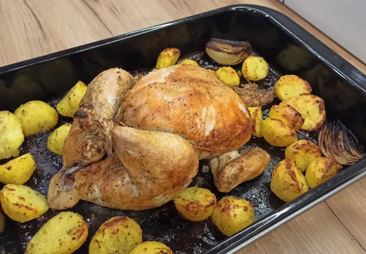 Ile piec kurczaka 2 kg, aby był soczysty i idealnie upieczony