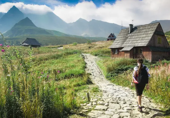 Polskie góry gdzie znaleźć najpiękniejsze szlaki i atrakcje