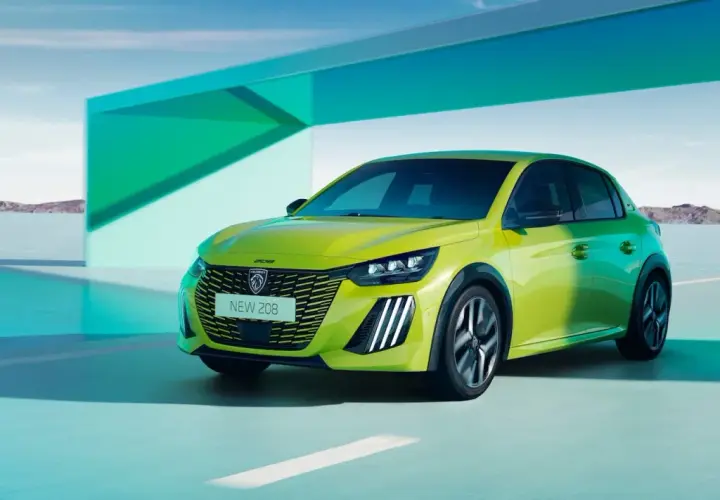 Nowe samochody do 70 tys. zł: jaskrawozielony Peugeot 208 na tle nowoczesnej architektury i krajobrazu.