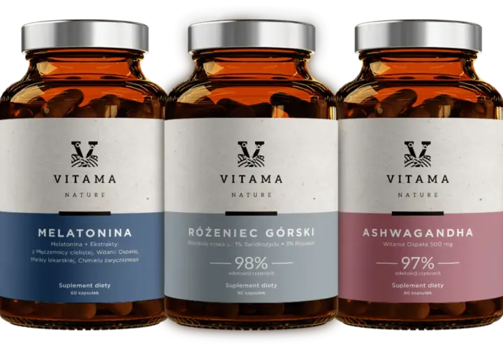 Trzy butelki suplementów diety Vitama: Melatonina, Różeniec Górski i Ashwagandha. Melatonina wspiera sen.