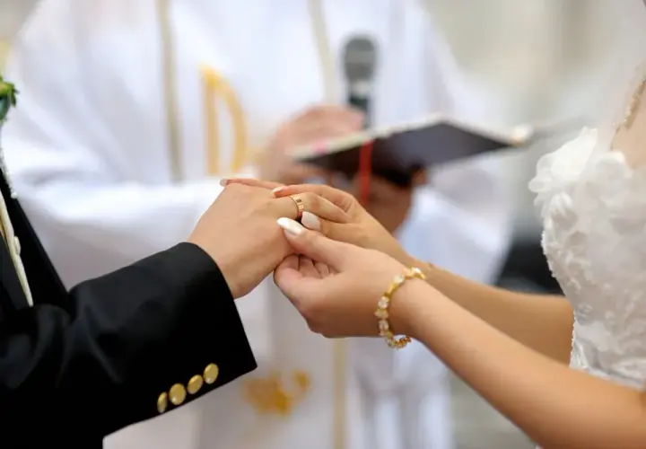 Ile kosztuje ślub w kościele? Sprawdź, co wpływa na ceny ceremonii