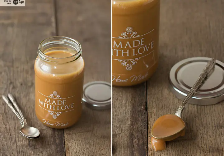 Un frasco de dulce de leche casero, con una cuchara llena de esta delicia dorada.
