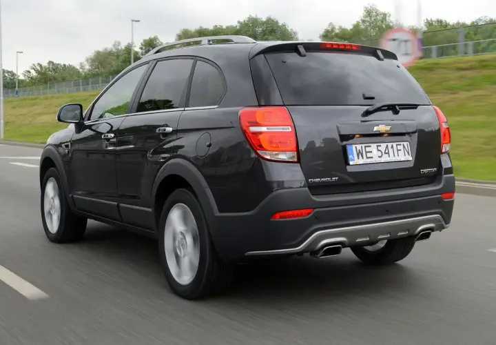 Chevrolet Captiva 2.2 diesel na drodze. Ten silnik zapewnia moc i oszczędność.