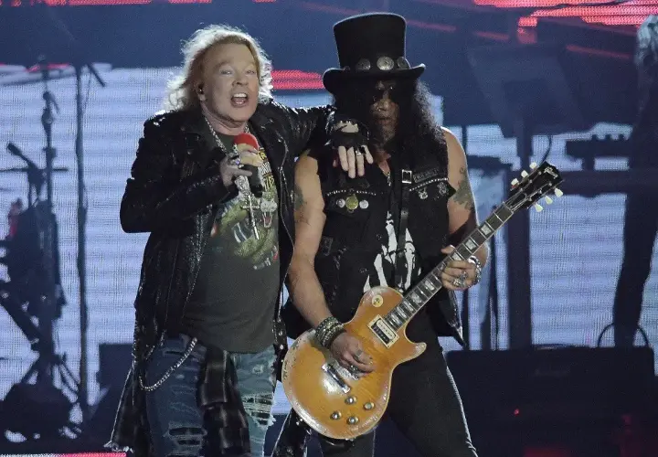 Axl Rose i Slash na koncercie Guns N' Roses w Warszawie. Rockmani w akcji, tłum szaleje!