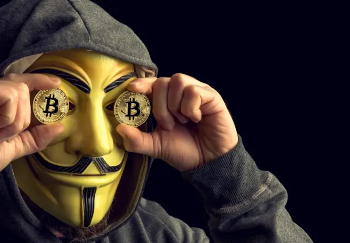 Policja poszukuje wyłudzacza Bitcoin, którego właśnie wypuściła.