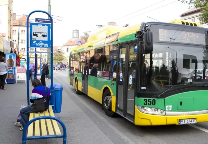 Gdzie odjeżdża autobus 672 w Katowicach? Znajdź przystanek teraz