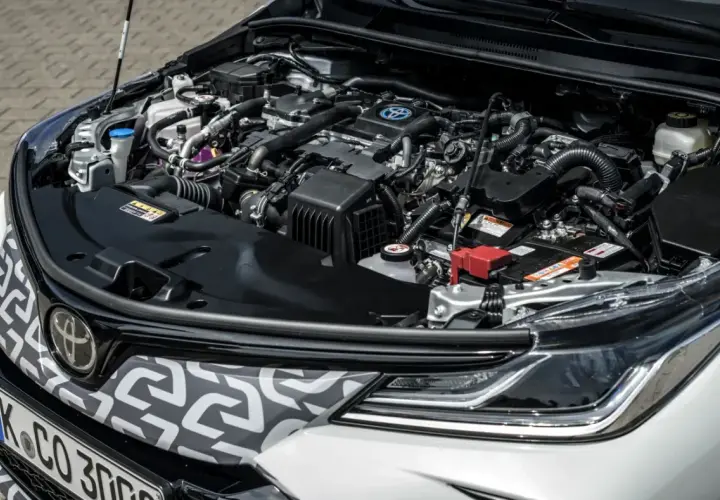 Silnik 1.5 VVT-i 125 KM w Toyocie. Opinie o jego pracy są zazwyczaj pozytywne, chwalony za niezawodność i oszczędność.