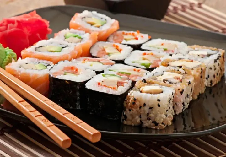 Sushi w Dino? Sprawdzam ceny, jakość i czy warto kupić!
