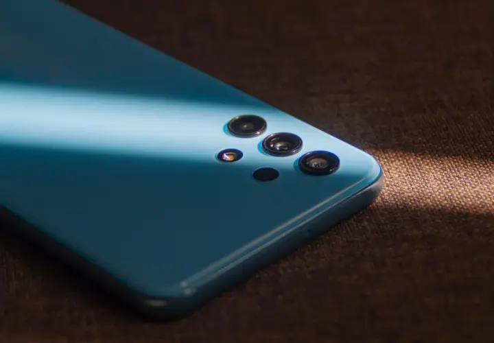 Samsung A32 recenzja - czy warto kupić ten smartfon 4G lub 5G?