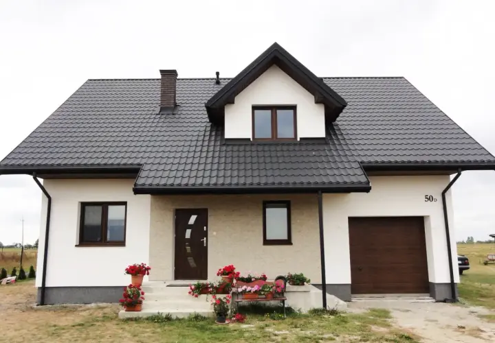 Jak dobrać idealny kolor elewacji do brązowych okien? Sprawdź najlepsze propozycje!