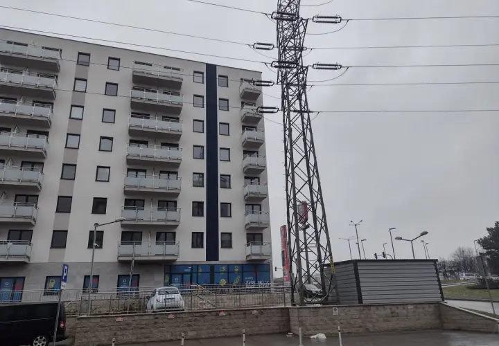 Jakie są instalacje na osiedlu i jak wpływają na komfort mieszkańców