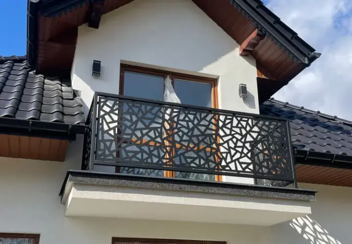 Balustrada aluminiowa czy stalowa - co wybrać, aby uniknąć kosztów?