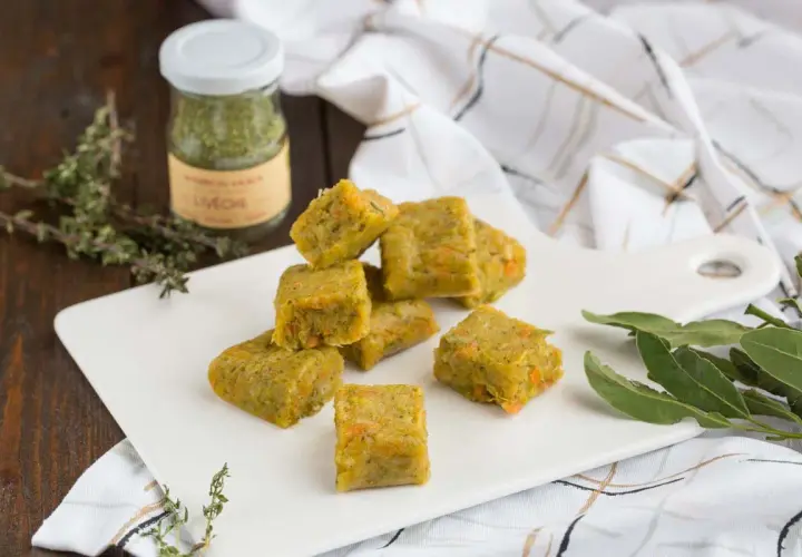 Des cubes de bouillon maison aux légumes, parfaits pour relever vos plats. Un concentré de saveurs naturelles.