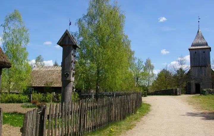 Skansen Wdzydze: Odkryj fascynującą historię i tradycje Kaszubów