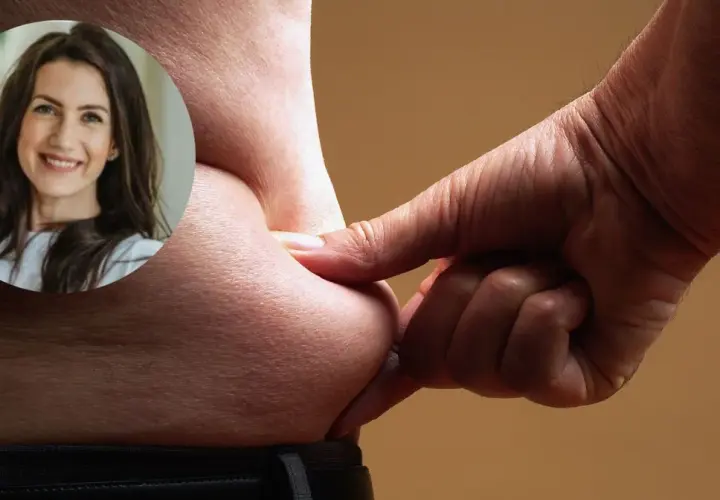 Uśmiechnięta kobieta w okręgu i dłoń ściskająca fałd tłuszczu na brzuchu. Czy to początek drogi, jak schudnąć?