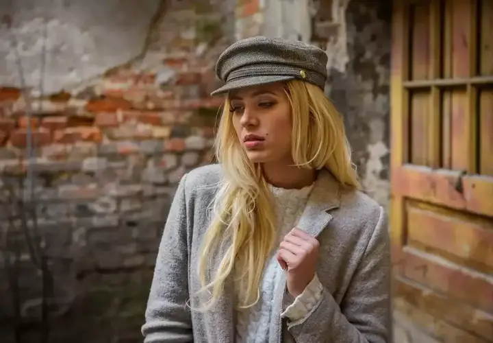 Jakie czapki są modne? Najnowsze trendy i stylizacje na sezon jesień-zima