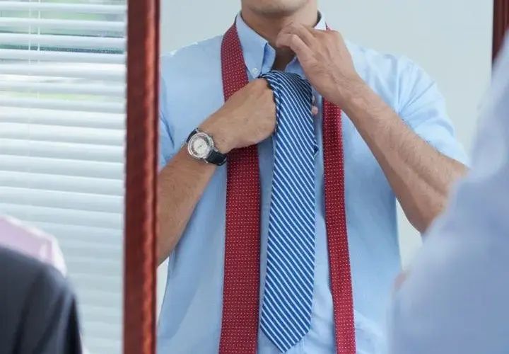 Dowiedz się dokąd ma sięgać krawat: zasady elegancji i dobrego stylu