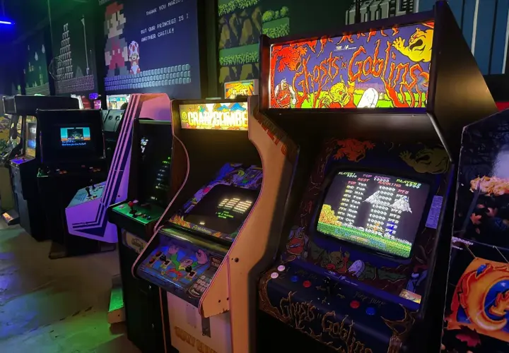 Gry arcade co to znaczy? Odkryj ich fascynujący świat i historię