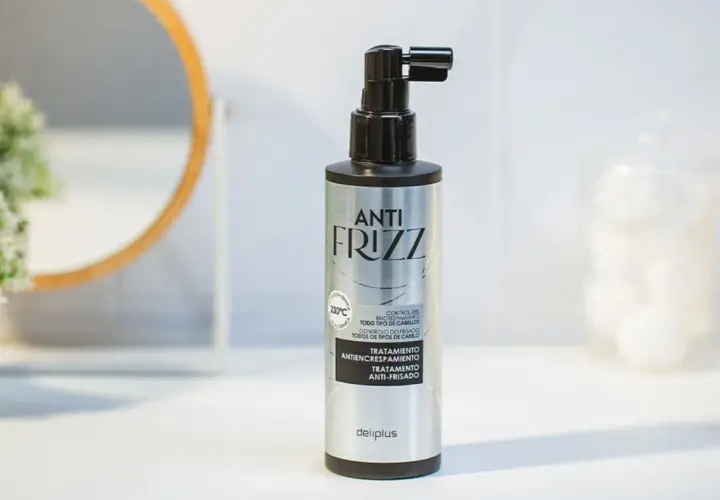Tratamiento Anti Frizz para controlar el pelo encrespado. Ideal para todo tipo de cabellos, deja tu melena suave y manejable.