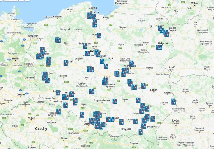 Mapa Polski i okolic z zaznaczonymi miejscami, gdzie są odcinkowe pomiary prędkości.