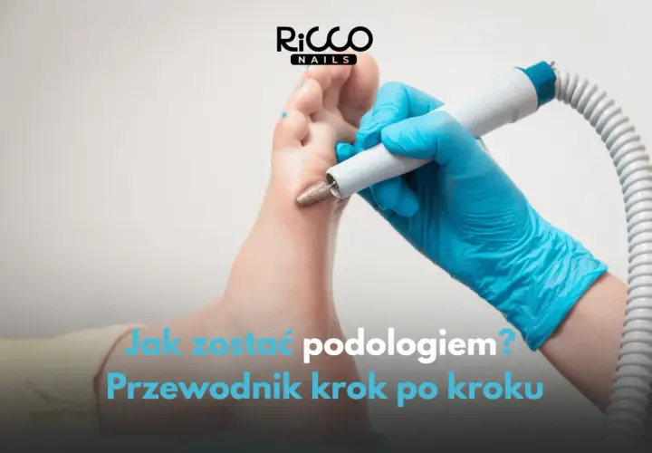 Ręka w niebieskiej rękawiczce używa frezarki do stóp. Dowiedz się, jak zostać podologiem, krok po kroku.