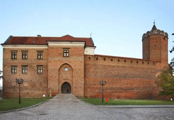 Zamek królewski w Łęczycy: historia, tajemnice i atrakcje turystyczne