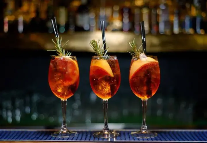  Jak pić aperol? Z czym łączyć ten włoski likier, by mieć idealny smak?