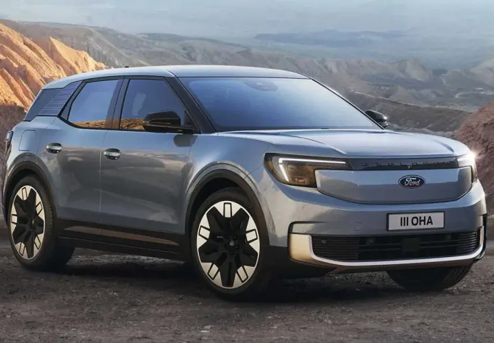 Nowy Ford Explorer, jeden z najnowszych modeli Forda, zaparkowany na tle górskiego krajobrazu.