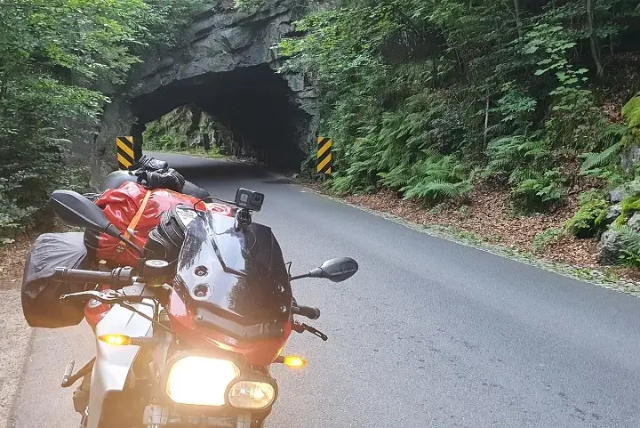 Śląsk na motocyklu: Najlepsze trasy, zakręty i atrakcje