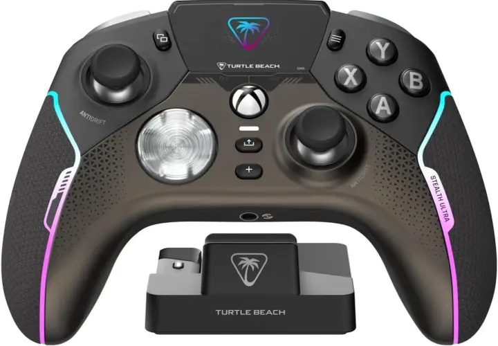 Elegancki kontroler Turtle Beach Stealth Ultra z podświetleniem RGB i stacją ładującą.