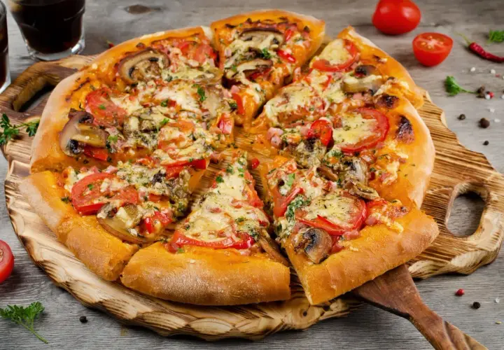 Ile kalorii ma pizza? Odkryj zaskakujące wartości kaloryczne