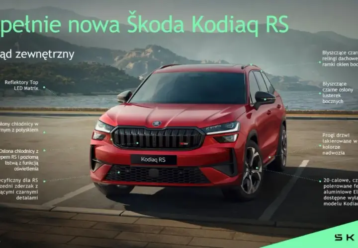 Czerwona, nowa Škoda Kodiaq RS z czarnymi detalami, błyszczącymi relingami dachowymi i 20-calowymi felgami.