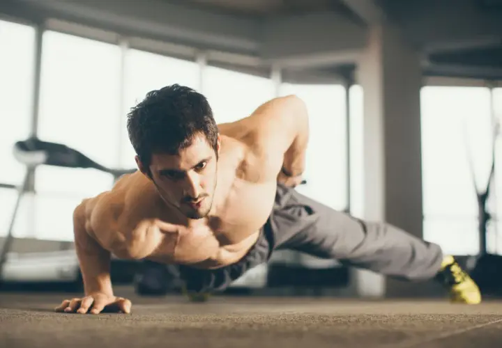CrossFit vs Kalistenika: Który trening zmieni Twoje ciało?