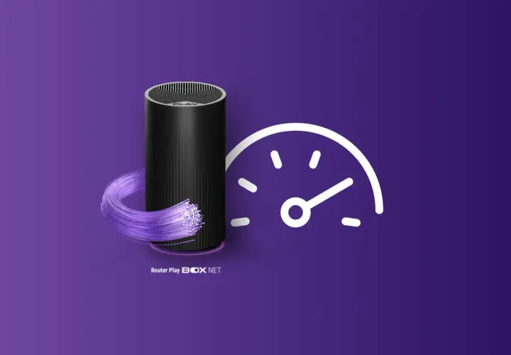 Router Play BOX NET z światłowodem i ikoną prędkościomierza. Dowiedz się, jak przyspieszyć internet w laptopie.