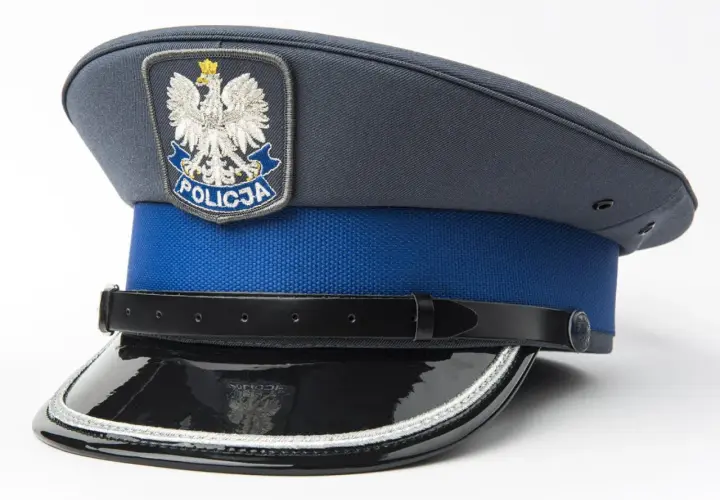 Czapka policyjna jak się nazywa? Odkryj jej historię i znaczenie