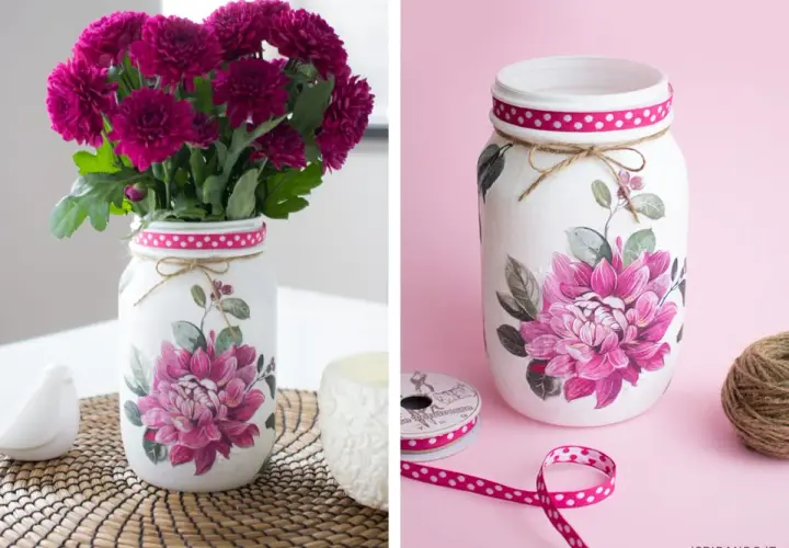 Esempi di decoupage su barattoli di vetro decorati con fiori rosa e nastri.