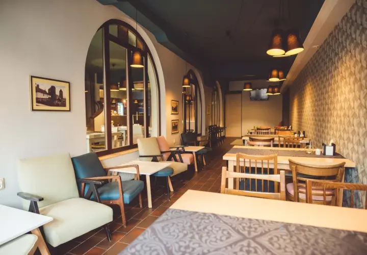 Gdzie zjeść w Chojnicach? Odkryj najlepsze restauracje i smaki