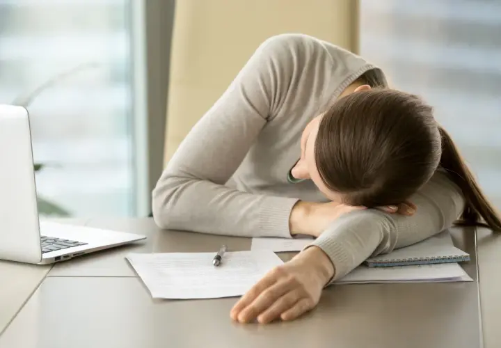 Magnez a psychika: Rozdrażnienie, lęk, bezsenność czy brakuje Ci go?