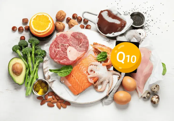 Lebensmittel reich an Q10: Rindfleisch, Lachs, Hühnchen, Garnelen, Tintenfisch, Leber, Eier, Nüsse, Brokkoli, Avocado, Orange, Öl. Q10 ist nicht krebserregend.