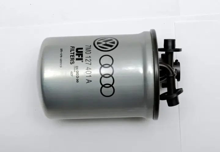 Filtr paliwa UFI z logo Audi. Kontrolka woda w filtrze paliwa może sygnalizować potrzebę wymiany.