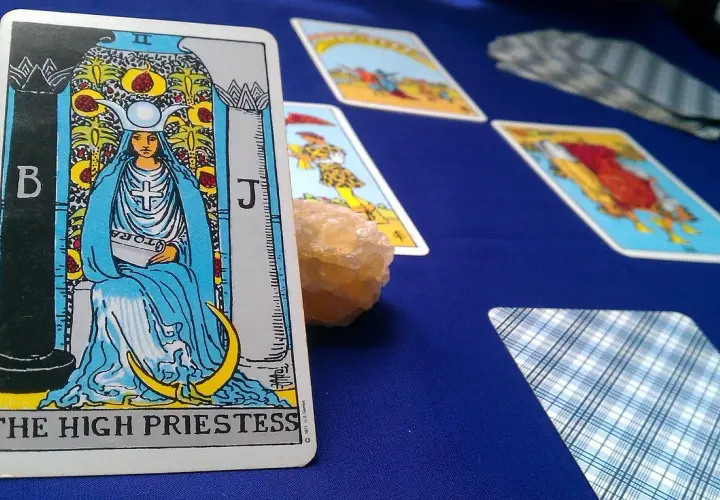Tarot online tak czy nie - prawda o wróżbach internetowych i skuteczności