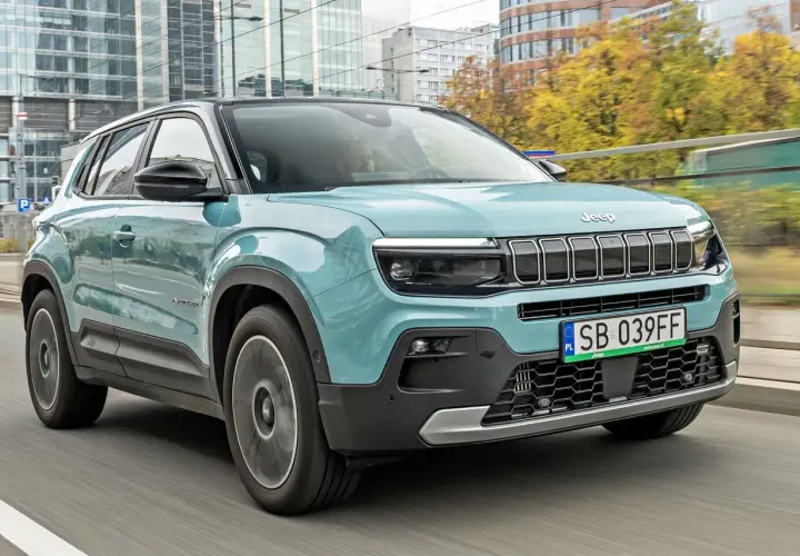 Nowy Jeep Avenger w miejskim stylu. Sprawdź, jaka jest jego jeep avenger cena i możliwości.