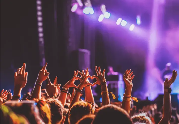 Rytmiczna elektronika: Poznaj polską scenę, gatunki i festiwale