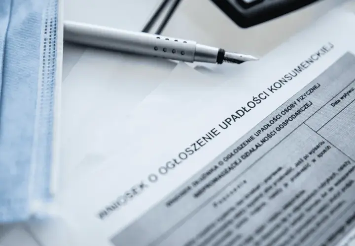 Czy upadłość konsumencka wstrzymuje egzekucję komorniczą? Sprawdź!